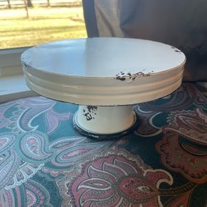 Metal cake stand